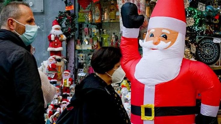 Mascherine, mani lavate, antipiretici a Natale: come resistere a Covid e influenza durante le feste