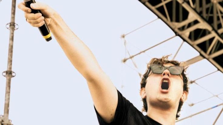 E c’è un Umarell che canta al Covo. “Dal basso sta nascendo una nuova generazione musicale”