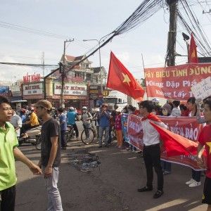 Vietnam, rivolta anticinese per il controllo del petrolio. Oltre 20 morti, cinesi in fuga dal Paese
