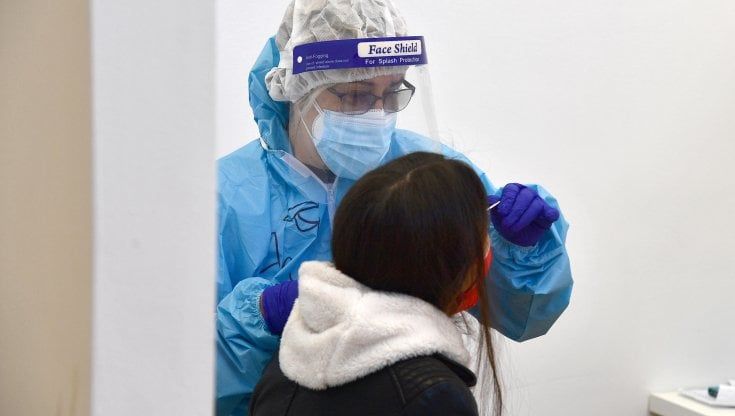 I più contagiati ora sono gli under 18, il piano dei pediatri per vaccinare in fretta
