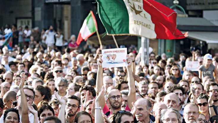 Sinistra in piazza, una protesta divisa in due 