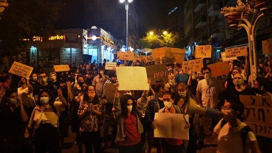Orrore per la minorenne stuprata dal branco, Israele scende in piazza