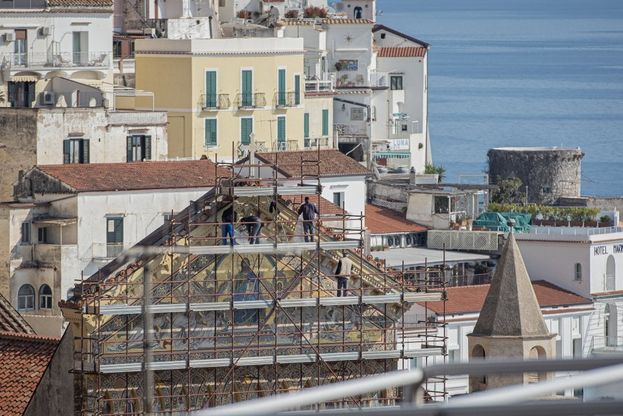 Amalfi, così torna bello il Duomo: facciata e campanile in fase di restauro