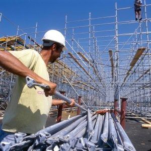 Istat, record di occupati a termine: sono 2,8 milioni 