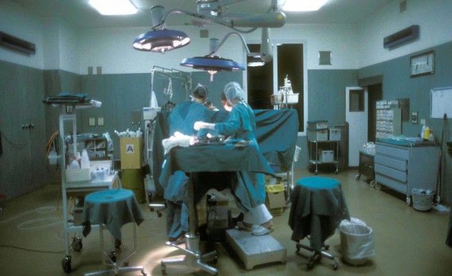 Cotone dimenticato nel cranio <br />a processo medici di Bari e Milano