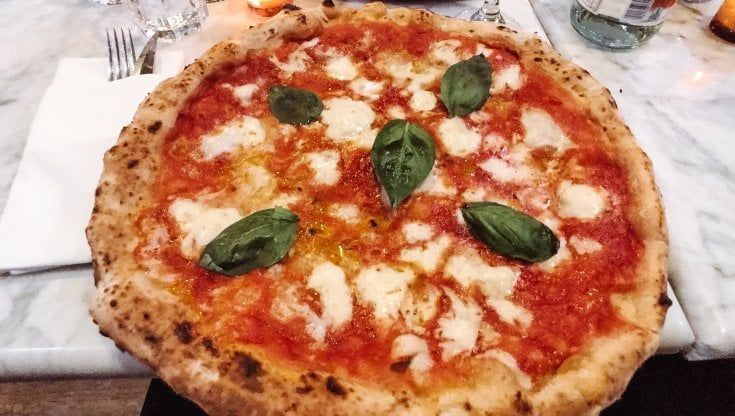 Il Pizza Village torna sul lungomare di Napoli, ma la crisi energetica e l'aumento dei prezzi ostacola la ripresa del settore