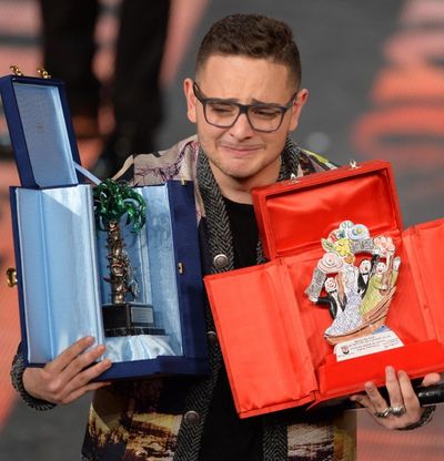 Sanremo, Rocco Hunt vince tra Nuove Proposte: lacrime sul palco