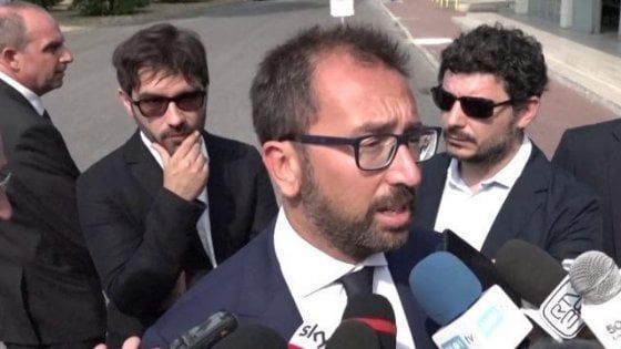 Sea-Watch, Salvini: "Decisione su Rackete vergognosa". Bonafede gli risponde: "Sentenze vanno rispettate"