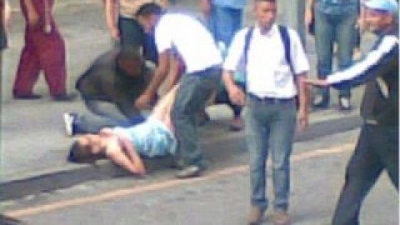 Venezuela, giovane partorisce in strada a Caracas