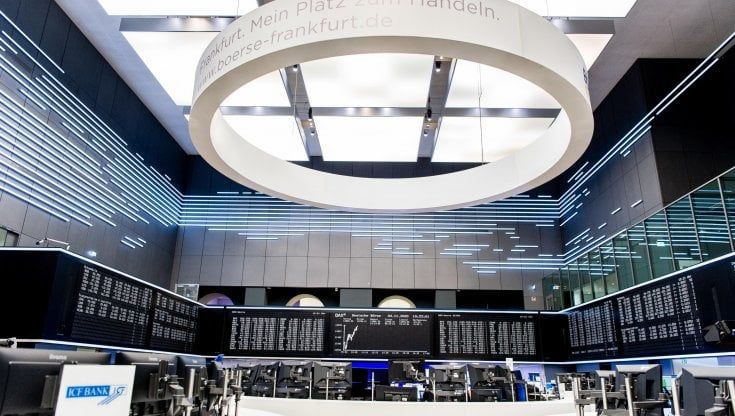 Le Borse di oggi 6 settembre. Listini Ue cauti, focus su crisi energia e Bce