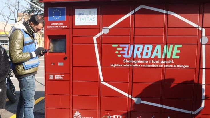 Consegna delle merci in centro a Bologna con navette elettriche: al via le prime tre stazioni in stile Amazon locker