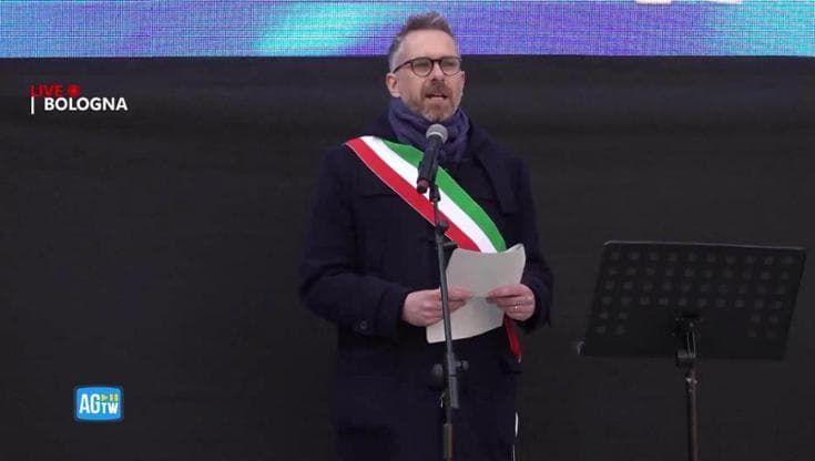 Una piazza per l'Europa a Bologna, il sindaco Lepore: "Qui chi vuole unirla, divisa è debole"