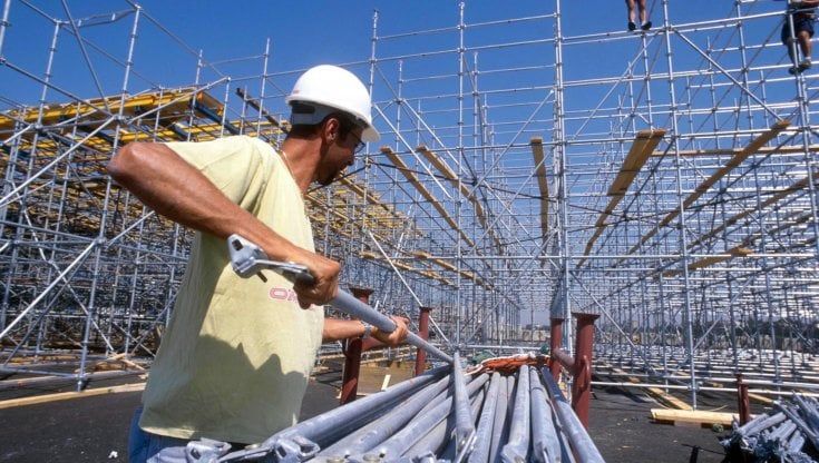 Venezia, vola dall'impalcatura alta quattro metri: muore operaio di 40 anni
