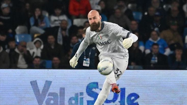 Conte tradito dalla difesa: il Napoli ha subito 30 gol. Allarme anche a Cagliari