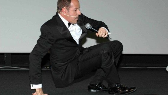 "Così abbiamo salvato la vita a Massimo Lopez": il racconto dei soccorritori dopo l'infarto in scena