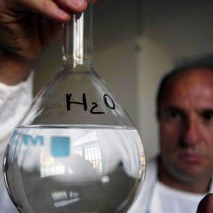 Aqua, a Parma energia dai fanghi e test qualità su smartphone