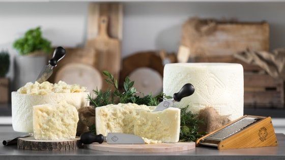 Auguri al Pecorino romano, formaggio principe di cacio e pepe, gricia e carbonara