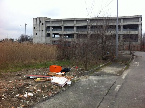 Ecomostro di via Colorno, il Pd: "Va abbattuto"