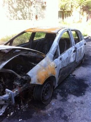 Auto incendiate a Japigia: "Piromani ancora in azione"