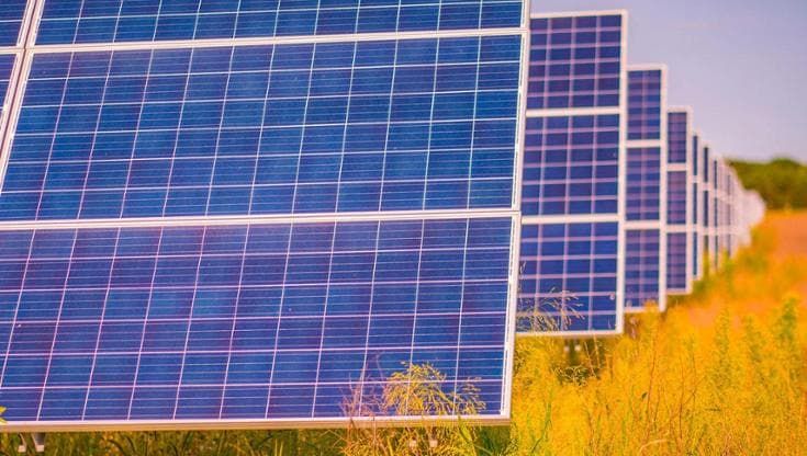 Rinnovabili, l’accesso all’energia pulita senza impianti domestici grazie alla blockchain