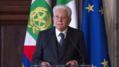 Mattarella contro i no-vax: "Contrastare posizioni sconcertanti che avvelenano il pensiero"