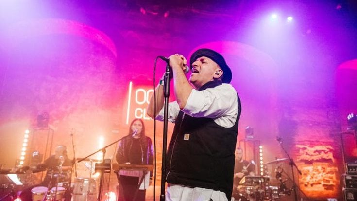 Casino Royale in concerto, nuova vita alle canzoni di sempre: “Siamo esemplari in via di estinzione”