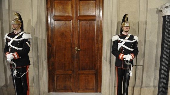 Crisi governo, Gentiloni due volte a Palazzo Chigi. Di Battista: "Pd risolve suoi problemi non del Paese"