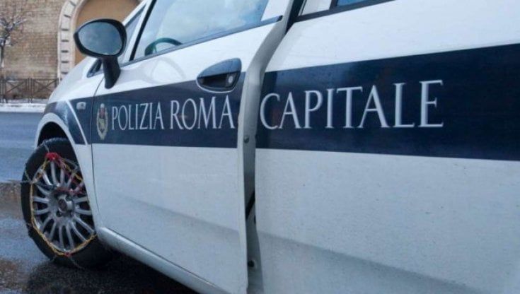Moto contro furgone a Roma, morto 23enne