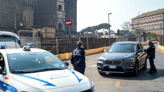 Coronavirus,  i dati della polizia locale a Napoli:"Poche multe nel weekend"