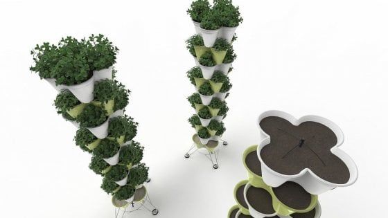 Urban farming, l’orto verticale sul balcone riporta la natura in città