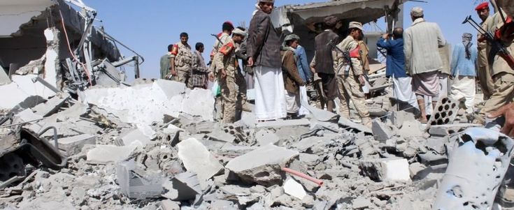 Yemen, bombardato un campo profughi: almeno 45 morti