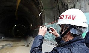 Tav, nel Pd &egrave; scontro<br />Fassino: discutiamo da 4 anni