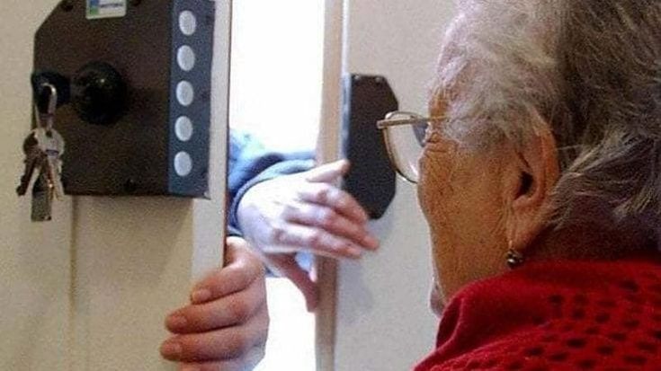 Anziana pensa di investire 200mila euro, ma la app “Lino il maialino salva soldino” non esiste