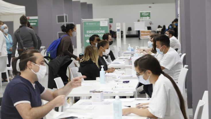 In Toscana vaccino Pfizer agli over 60, Giani: “Così non avranno scuse”