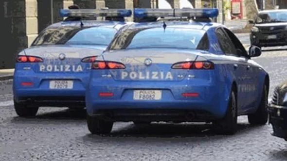 Savona, evade dai domiciliari per rubare occhiali da sole e poi aggredisce a morsi i poliziotti