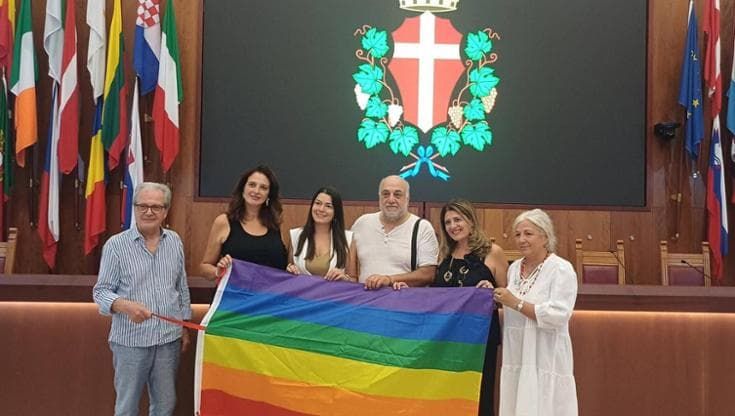 Stretto Pride, Messina in piazza per i diritti: corteo inclusivo con una “zona bianca”