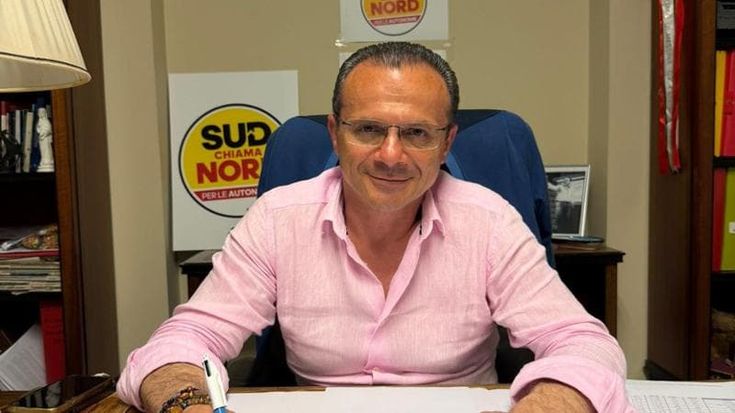 De Luca mette all’asta la sua candidatura, il centrosinistra resta freddo