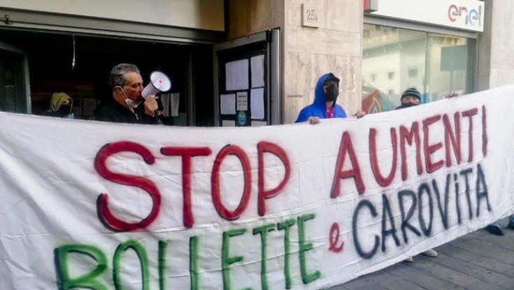 Bollette, nuovo bonus famiglie. Lite Draghi-Lega sui balneari