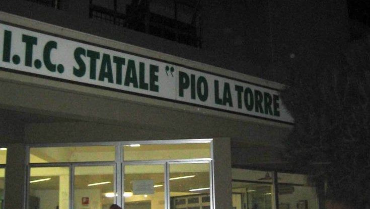 Manca l'acqua da due giorni, lezioni con orario ridotto al commerciale Pio La Torre