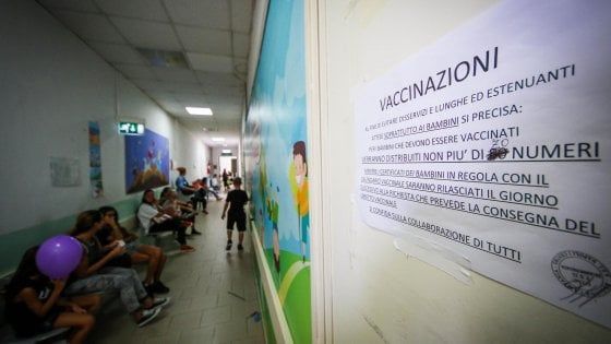 Vaccini, i presidi: "Da lunedì niente ammissione a nidi e materne per i bimbi non in regola"