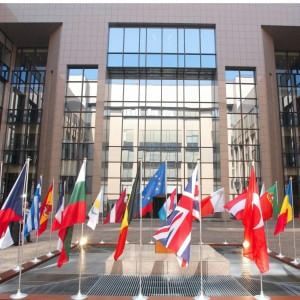 Ue, l'appello di cinque ministri europei: "L'Unione Economica e Monetaria ha bisogno di un pilastro sociale" 