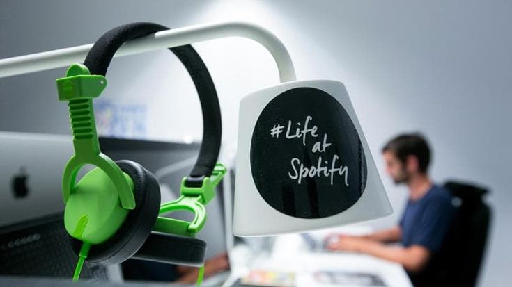 Spotify fa ricca la musica italiana: 165 milioni di royalties nel 2025