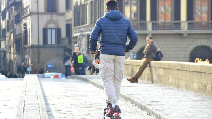 Targhe per monopattini a rilento, l’Aci ne ha rilasciate solo dieci