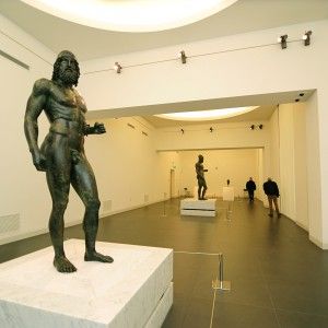 Renzi: "No ai Bronzi di Riace a Milano per Expo 2015". E la polemica finisce in Procura