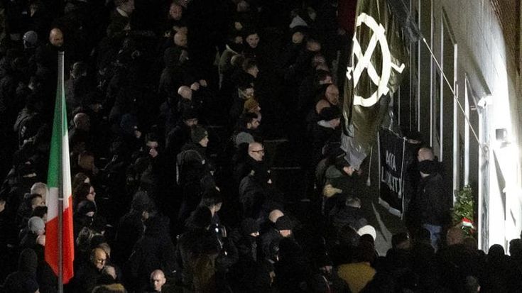 Acca Larentia, tra Casapound e ultrà: quel rito lugubre e stanco nella capitale indifferente