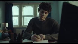 'Morto tra una settimana o ti ridiamo i soldi', una dark comedy da brividi. La clip