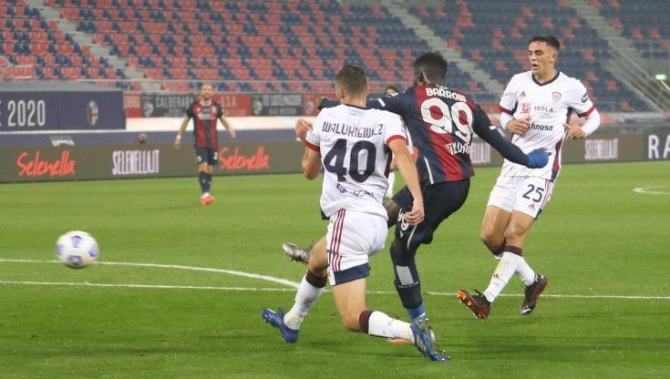 Finalmente Barrow, e il Bologna batte il Cagliari 3-2