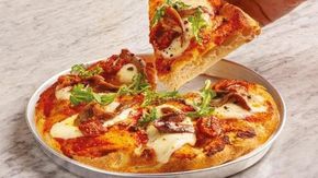 La catena di pizzerie pop che ora sogna di diventare gourmet
