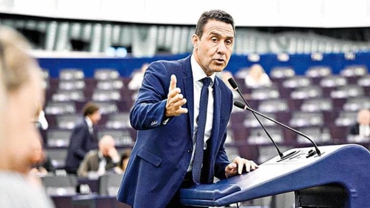 Vannacci riscrive il fascismo: “Marcia su Roma non fu un colpo di Stato”. Pd: “Intervenga la Lega”