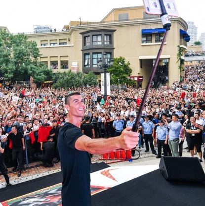 Cristiano Ronaldo è in Cina: in delirio i fan d'oriente